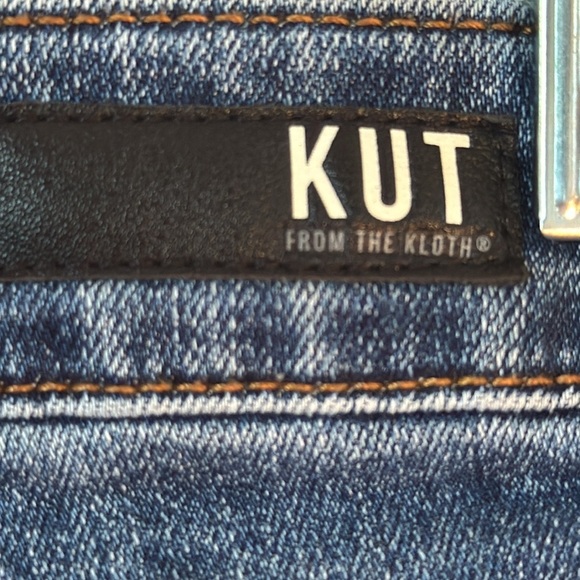 Kut from the Kloth Distressed High Rise Denim 6” Shorts size 6 - Picture 3 of 6